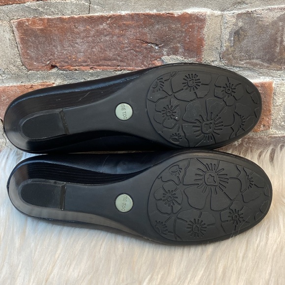 Me Too Black Leather Wedge Heels, Size 9M - Picture 15 of 15